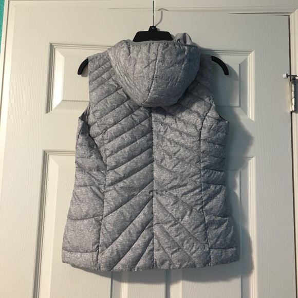 Net York and company gray puffer vest - Picture 3 of 4